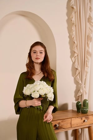 Beyaz  Premium Yapay Peony Şakayık Çiçeği  Buketi 7 Dallı Lüx İpeksi Dokulu 25 cm