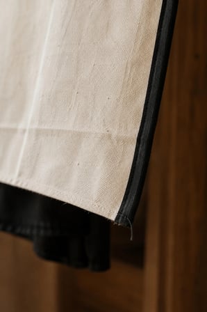 3’lü Ham Bez Elbise Kılıfı Seti – Dayanıklı Pamuk Kumaş, Siyah Biyeli Gamboç Gardırop Koruma Kılıfı