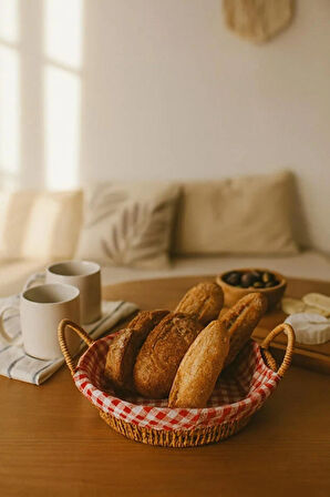 Yuvarlak Hasır Ekmek Sepeti – Kırmızı Beyaz Kareli Kumaşlı Kahvaltı ve Sunum Sepeti