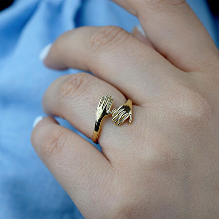 Sarılan El Sevgi Altın Yüzük