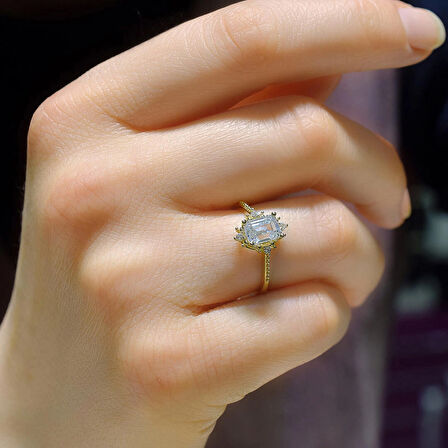 Lotus Çiçeği Baget Altın Tektaş Yüzük