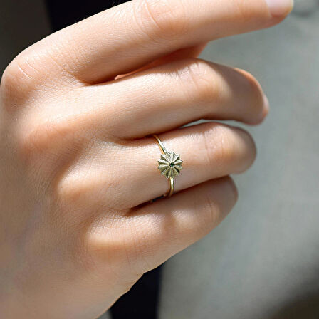 14 Ayar Yeşil Taşlı Yüzük