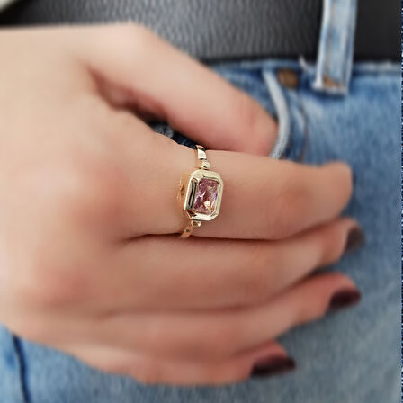 Pembe Baget Taşlı Altın Yüzük (YZK0128)