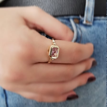 Pembe Baget Taşlı Altın Yüzük (YZK0128)