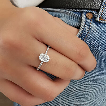 Minimal Tasarım Altın Baget Yüzük (YZK0153)