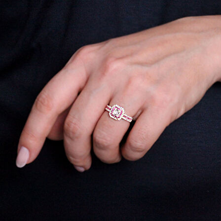 Renkli Taşlı Altın Baget Yüzük (YZK0204)