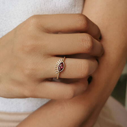 Kırmızı Taş Detaylı Altın Kirpik Yüzük (YZK0235)