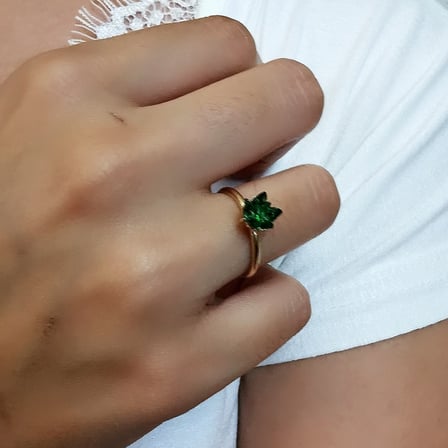 Altın Yeşil Taşlı Lotus Çiçeği Yüzük (YZK0252)