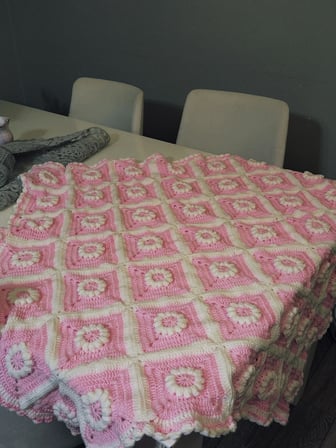 Milanın Elinden Bebek Battaniyesi Örgü Pembe Beyaz 100x100 cm