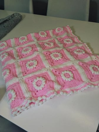 Milanın Elinden Bebek Battaniyesi Örgü Pembe Beyaz 100x100 cm