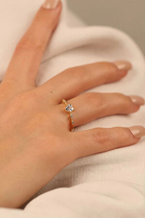 Sevgililer Gününe Özel Kalpli Tektaş Altın Yüzük