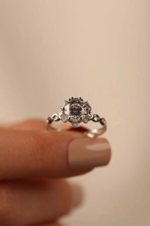 Sevgililer Gününe Özel Kalpli Tektaş Altın Yüzük