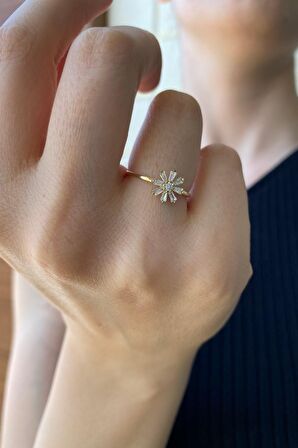 Zümrüt Sarraf 14 Ayar Yeşil Altın Kadın Minimal Taşlı Papatya Yüzük