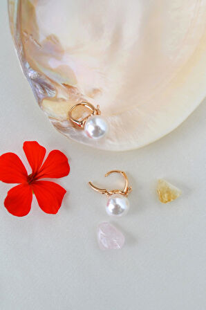 Kelebek Detaylı İnci Küpe Halka Model Rose Gold Renk