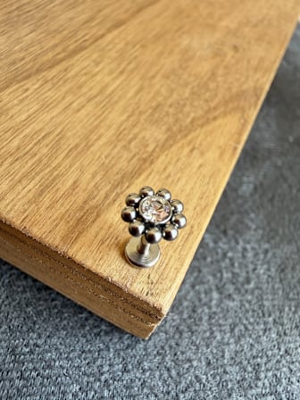 316 L Cerrahi Çelik Tek Taş Çiçek Gümüş Tragus Helix Conch Piercing