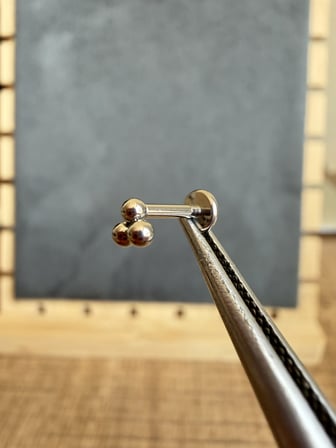 Yüksek Kalite G23 Titanium Üç Top Titanyum 6x1.2mm Labret Piercing