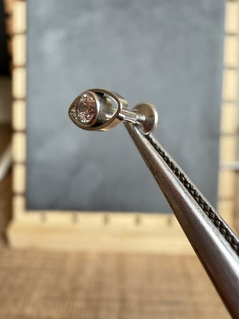 Yüksek Kalite G23 Titanium Göz Zirkon Titanyum 6x1.2mm Labret Piercing
