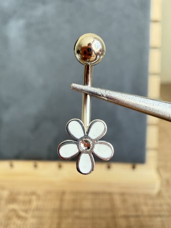 %100 316 L Cerrahi Çelik Papatya 10x1,6mm  Göbek Piercingi