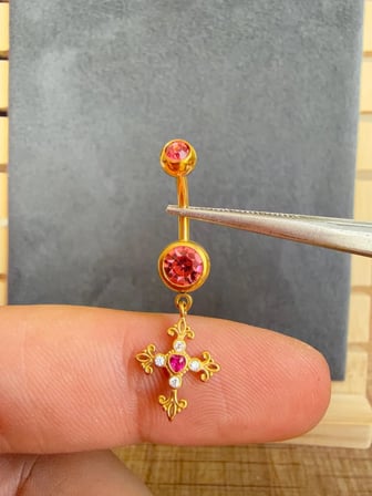 %100 316 L Cerrahi Çelik Gamalı Haç Sallantı Pembe Zirkon 10x1,6mm Altın Göbek Piercing