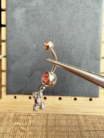 %100 316 L Cerrahi Çelik Gamalı Haç Sallantı Pembe Zirkon 10x1,6mm  Göbek Piercing