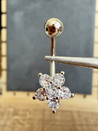 316 L Cerrahi Çelik Papatya Zirkon Çelik Göbek Piercingi