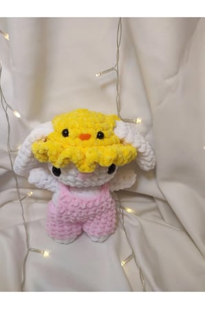 El Yapımı Tek Parça Tığ İşi Peluş: Civciv Şapkalı Tavşan Amigurumi