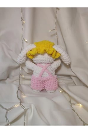 El Yapımı Tek Parça Tığ İşi Peluş: Civciv Şapkalı Tavşan Amigurumi