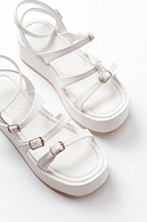 861-1222 Beyaz Tokalı Bilekten Bağlamalı Dolgu Kadın Sandalet