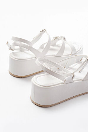 861-1222 Beyaz Tokalı Bilekten Bağlamalı Dolgu Kadın Sandalet