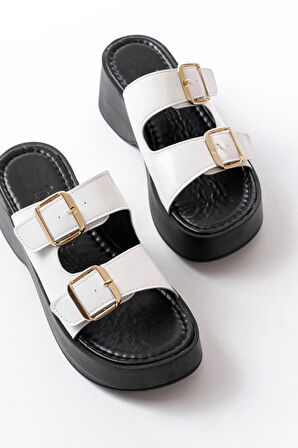 24414-574 Beyaz Rugan Günlük Tokalı Dolgu Topuk Kadın Terlik