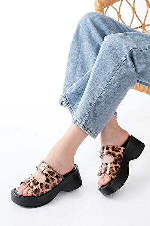 24414-574 Leopar Rugan Günlük Tokalı Dolgu Topuk Kadın Terlik