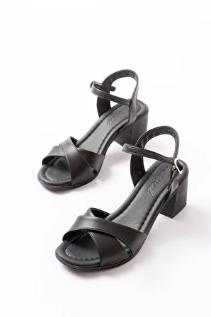 K-11 Siyah Günlük Çapraz Topuklu Kadın Sandalet