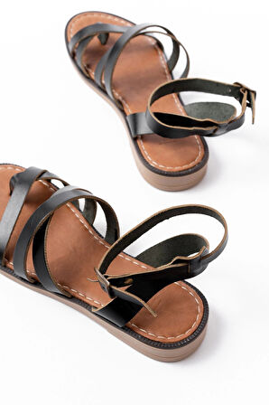 205-209 Siyah Hakiki Deri Tokalı Parmak Arası Kadın Sandalet