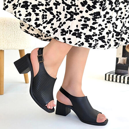 Tandi Siyah Cilt Topuklu Sandalet