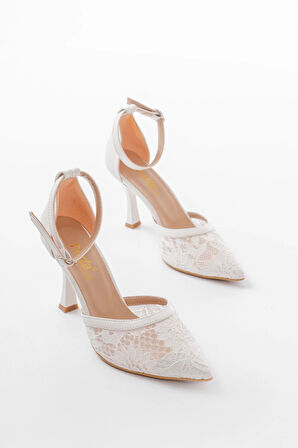 K-404 Beyaz Fileli Çiçek Detaylı  Kadın Topuklu Ayakkabı