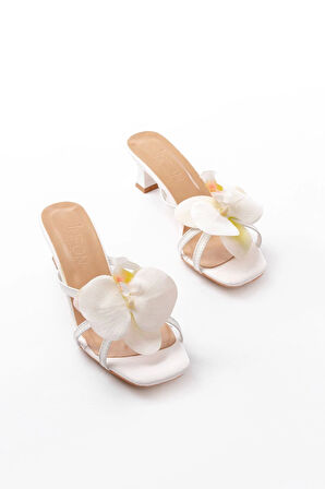 S-622 Beyaz Orkide Detaylı İnce Topuklu Kadın Terlik