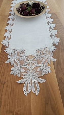 Defne Fransız Dantelli Keten Gardeya Lüx Runner 
