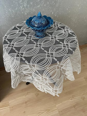 Tül Güpürlü Fiskos Masa Örtüsü
