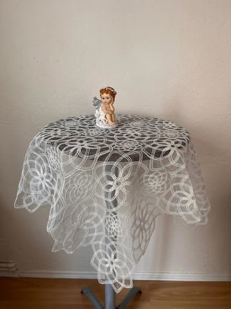 Tül Güpürlü Fiskos Masa Örtüsü