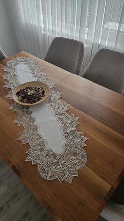 Platin Nilüfer Desen Lüks Fransız Dantelli Keten Gardeya Runner