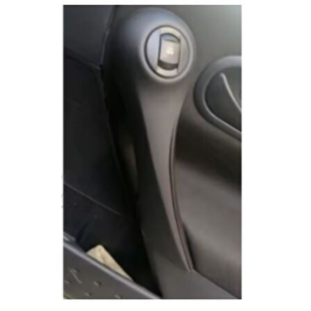 Renault Megane 2 Kapı İç Çekme Kolçak Sağ Taraf Siyah 7701475315