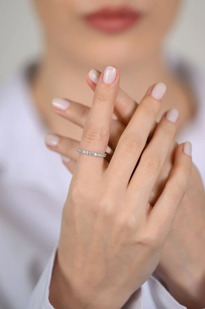 14 Ayar Beyaz Altın Taşlı Tam Tur Yüzük
