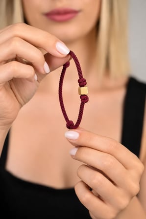 14 Ayar Altın Detaylı Bordo Örgü İp Bileklik (Özelleştirilebilir)
