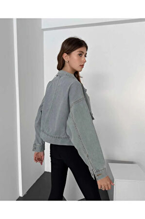 ÇİFT CEPLİ BELİNDE DÜĞME DETAYLI KOT CEKET