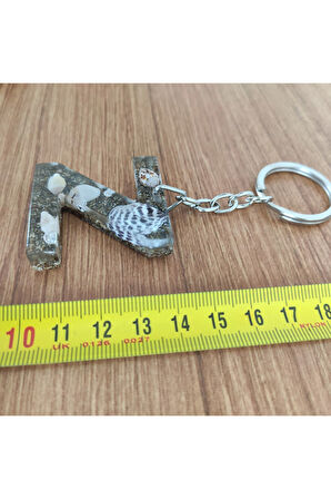 "Z" HARFİ - Kıyı Esintisi Harf Anahtarlık (A–Z) – Gerçek Deniz Kabuğu, Kum ve Şeffaf Epoksi– El Yap