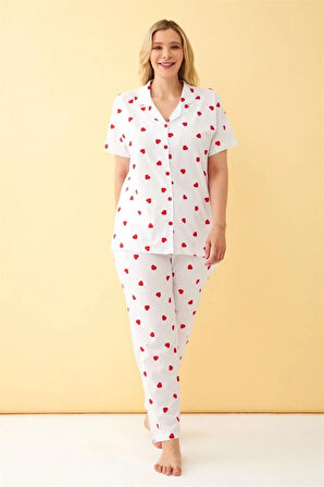 Kadın Beyaz Kırmızı Kalp Desenli Önden Düğmeli Büyük Beden Pijama Takımı