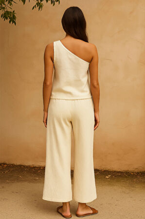 Kadın Beyaz Tek Omuzlu Şık Bluz & Geniş Paça Pantolon İkili Takım