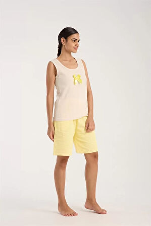 Kadın Beyaz Kurdele Detaylı Sarı Çizgili Şortlu Pijama Takımı