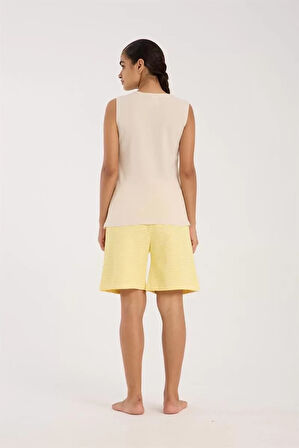 Kadın Beyaz Kurdele Detaylı Sarı Çizgili Şortlu Pijama Takımı