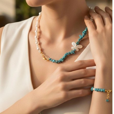El Yapımı Turkuaz Doğal Taş & İnci Kolye Bileklik Set – Kadınlar İçin Boho Stil Kelebek Detaylı Gold Aparatlı Doğal Taş Takı Seti